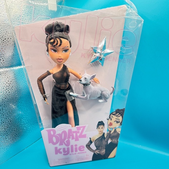 Bratz Kylie Jenner Doll Collectible MGAE 2022 Sealed Box Rare Fashion Figure - Picture 4 of 10